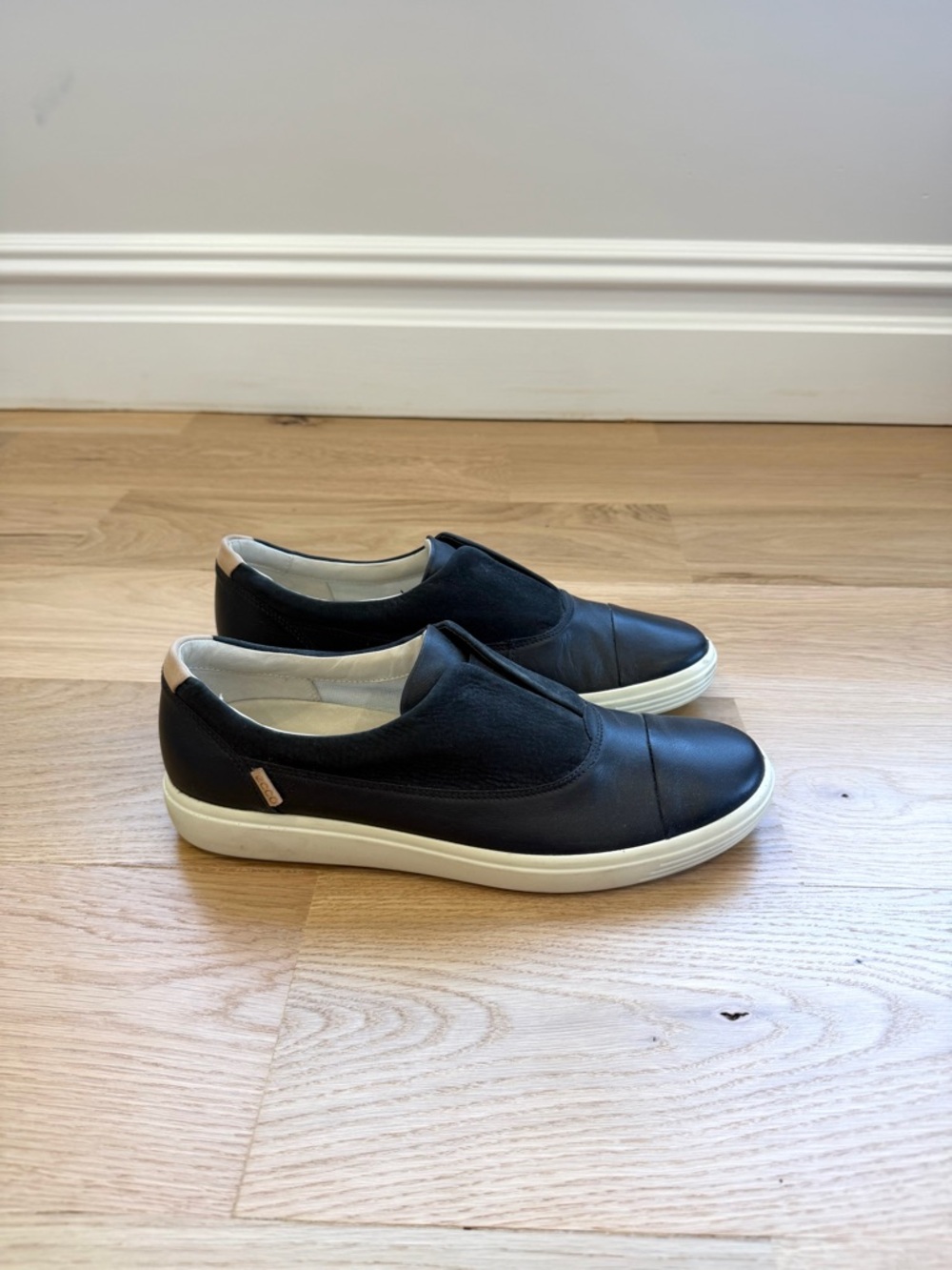 ECCO Black Leather Women's Soft 7 Slip-On II Sneakers Shoes